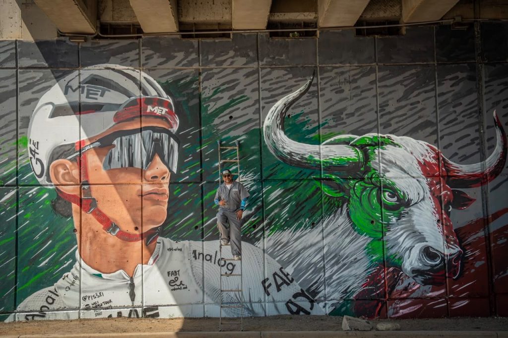 Primera parte del mural de Isaac del Toro en el puente de El Sauzal en Ensenada.
