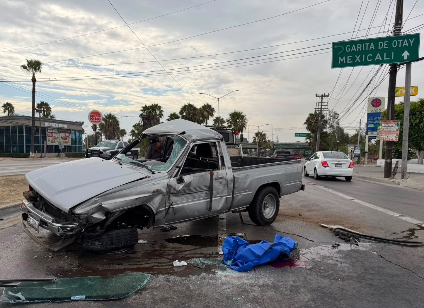 CONDUCTOR GRAVEMENTE HERIDO TRAS VOLCADURA EN OTAY