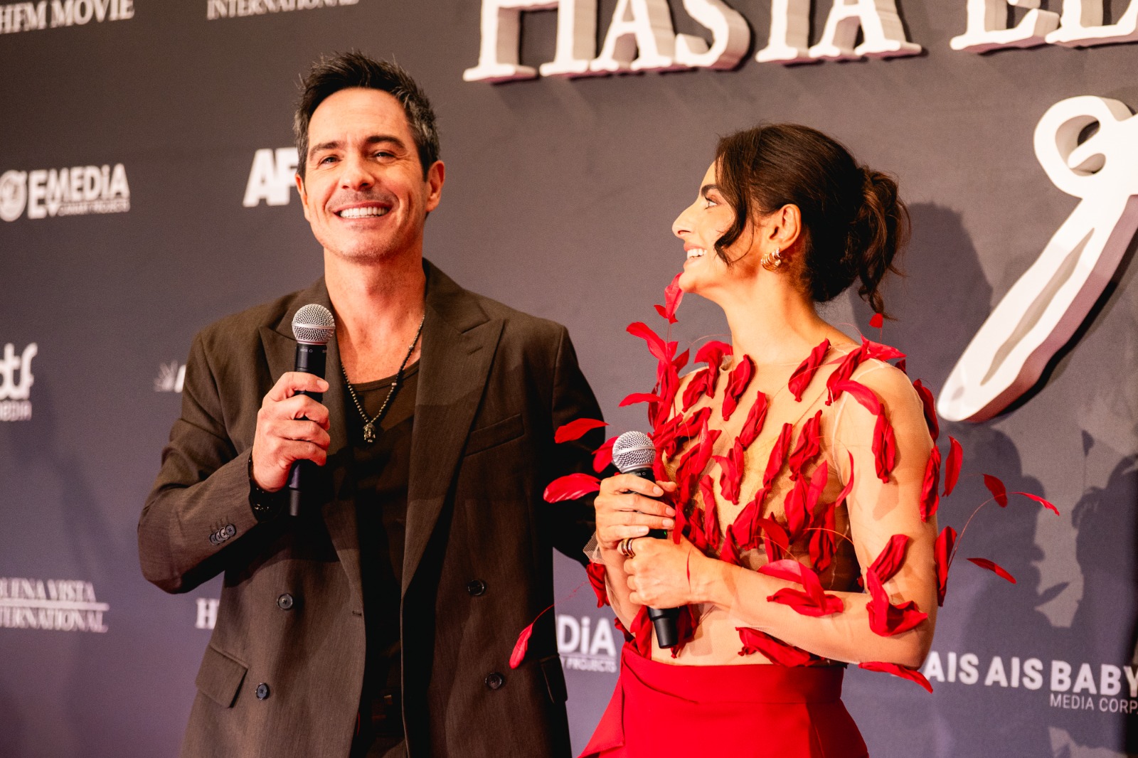 AISLINN DERBEZ Y MAURICIO OCHMANN VUELVEN… A LA PANTALLA GRANDE