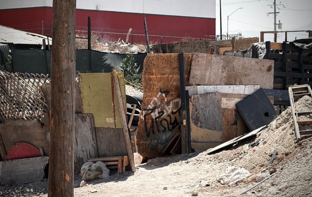 vivienda de madera donde encontraron el cuerpo sin vida en el Ejido Francisco Villa.