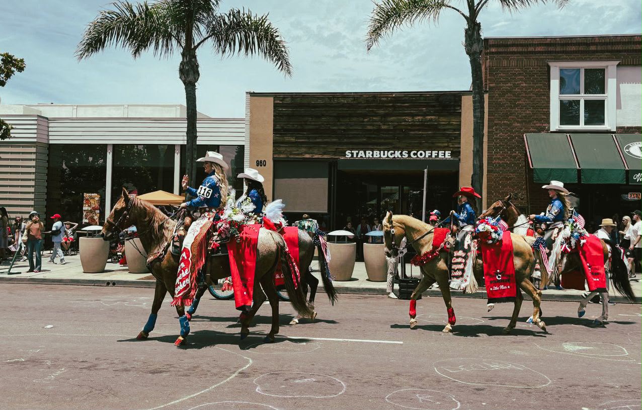 CORONADO LLENA SUS CALLES CON DESFILE DE INDEPENDENCIA
