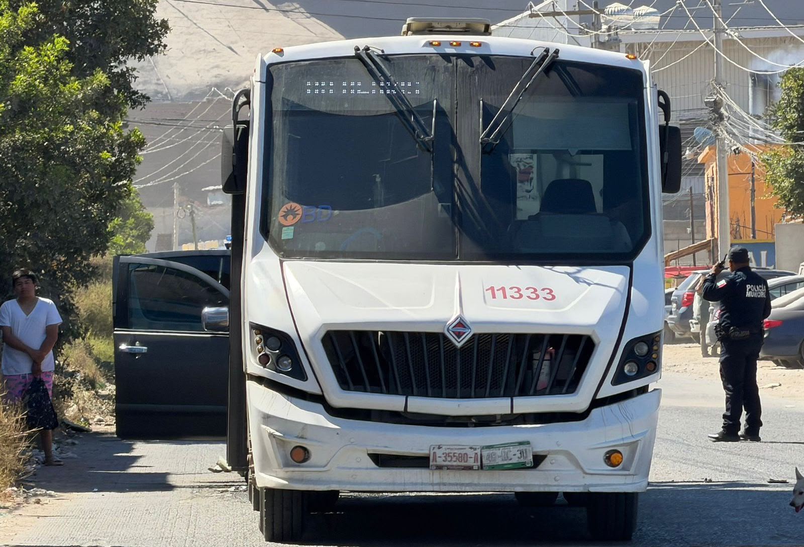 CARAMBOLA INVOLUCRA A CAMIÓN DE PERSONAL DE SETTEPI EN TERRAZAS DEL VALLE; REPORTAN 12 LESIONADOS