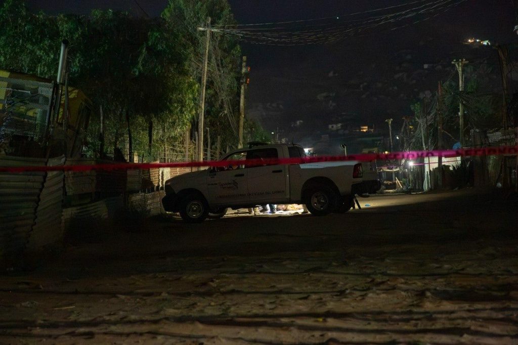 HALLAN DOS HOMBRES MUERTOS, MANIATADOS Y CON HUELLAS DE VIOLENCIA EN LA ANTIGUA CARRETERA A TECATE