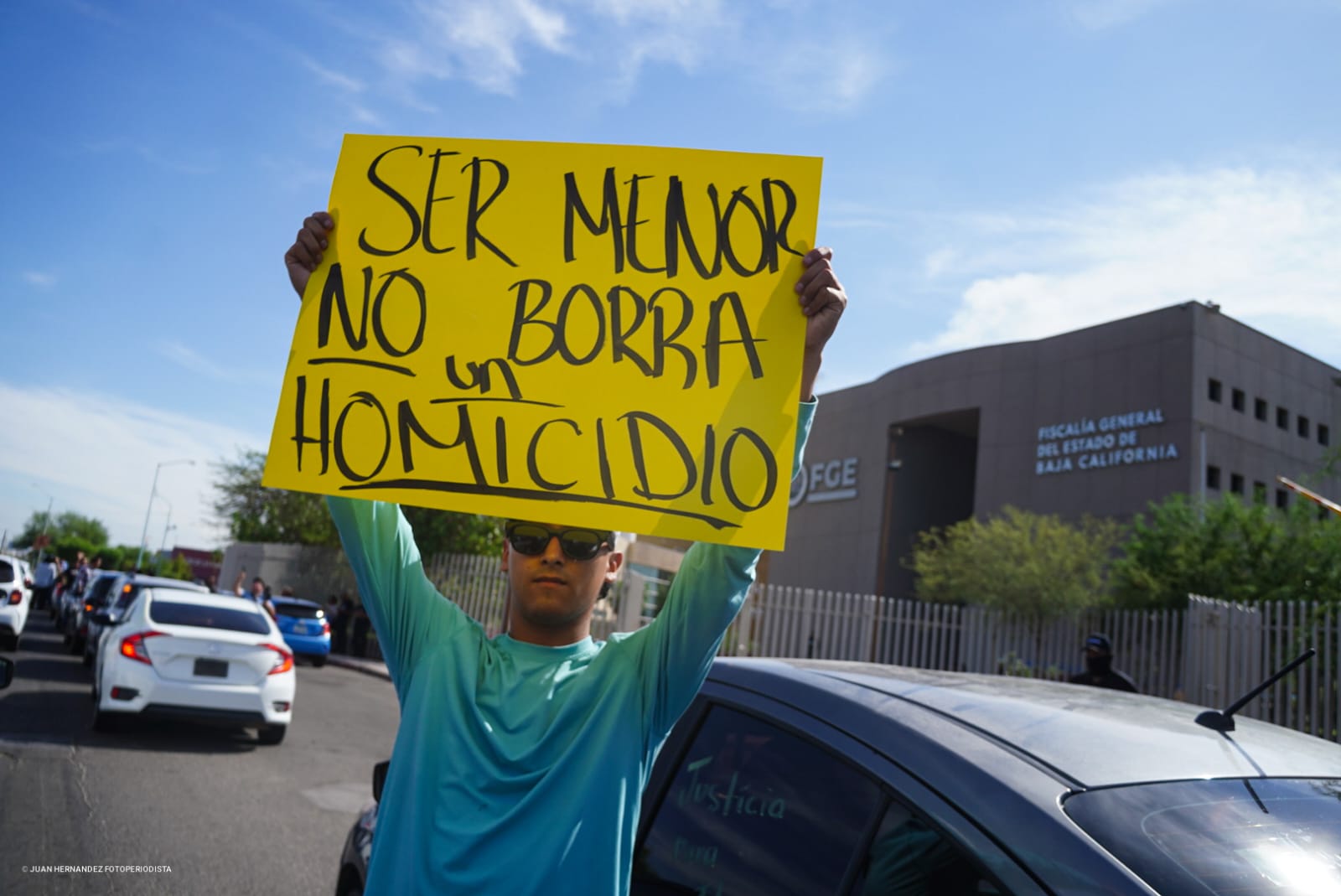 CONDUCTORES DE PLATAFORMAS SALEN A LAS CALLES EN MEXICALI Y PIDEN JUSTICIA POR FLAVIANO