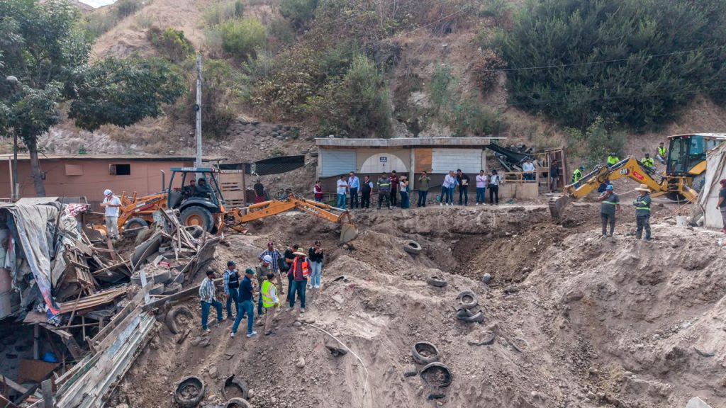 DESLIZAMIENTO DAÑÓ UNA TUBERÍA DE 54 PULGADAS.