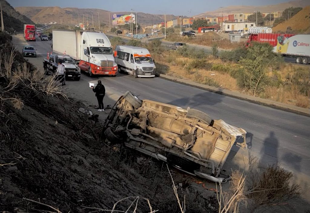 CONDUCTOR HABRÍA INTENTADO EVITAR UN BACHE.