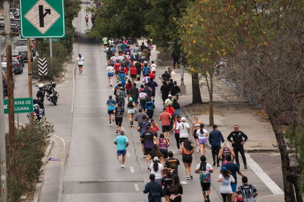 Salida de las personas de la quinta edición de la carrera 5K para personas refugiadas.
