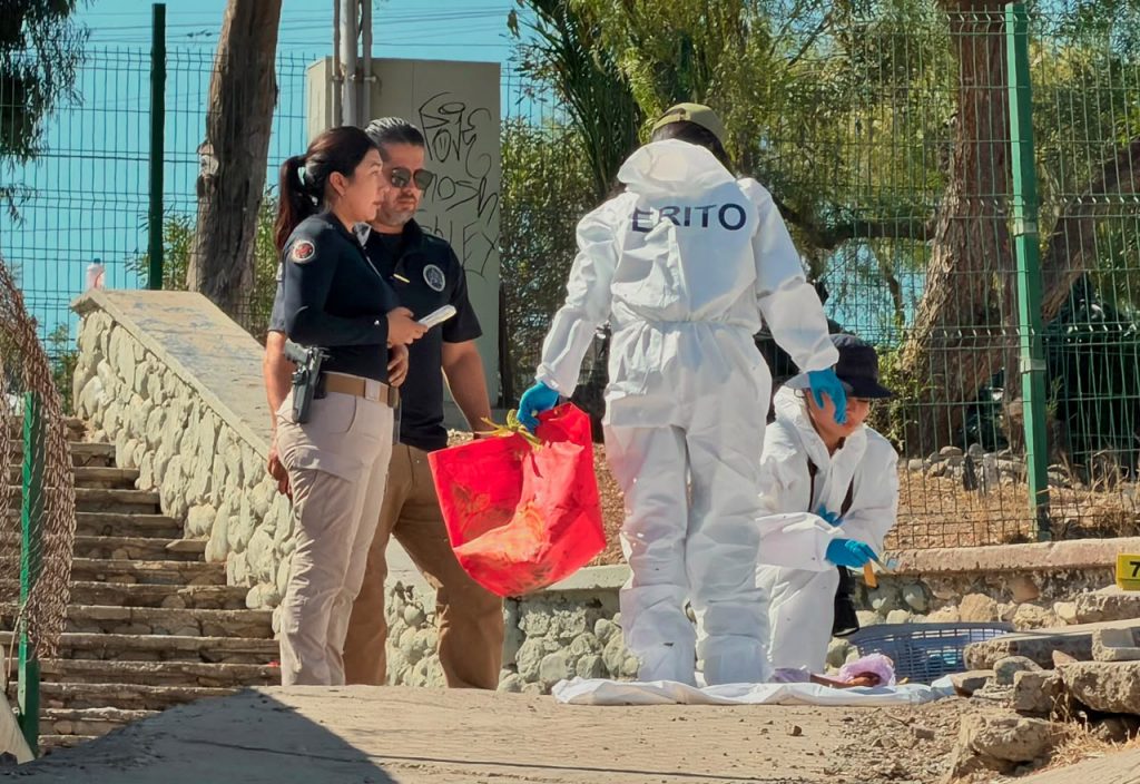 LOCALIZAN RESTOS HUMANOS Y UNA MANTA CON AMENAZAS EN LA COLONIA REFORMA.