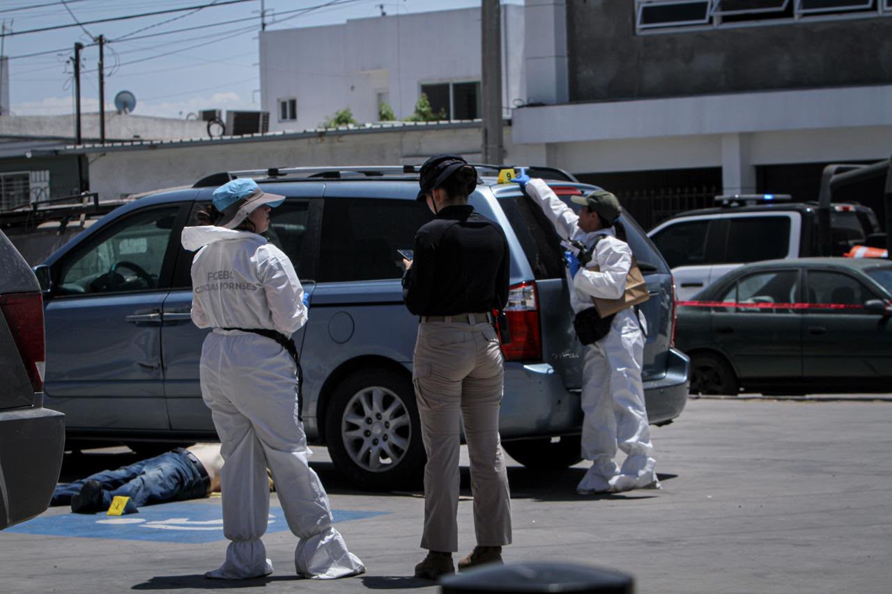 HOMBRE ASESINADO ESTACIONAMIENTO DE UN OXXO EN JARDÍN DORADO
