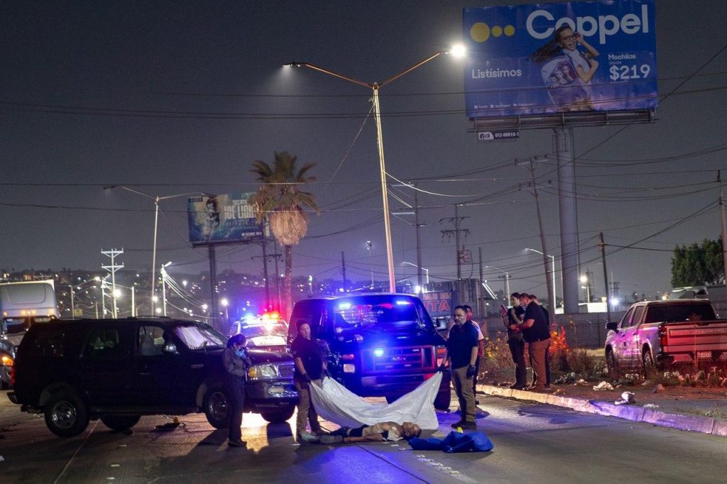 FALLECE PEATÓN TRAS SER ATROPELLADO EN LA VÍA RÁPIDA PONIENTE.