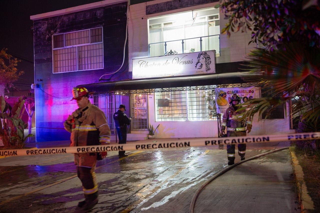 INVESTIGAN INCENDIO PROVOCADO EN BAZAR DE PLAYAS DE TIJUANA