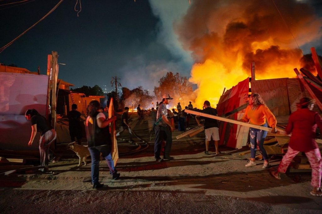 INCENDIO EN MACLOVIO ROJAS ES CONTROLADO POR VECINOS Y BOMBEROS.