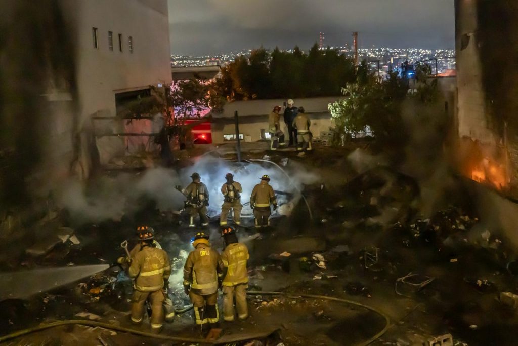 INCENDIO EN TERRENO BALDÍO MOVILIZA A BOMBEROS EN LA COLONIA LIBERTAD.