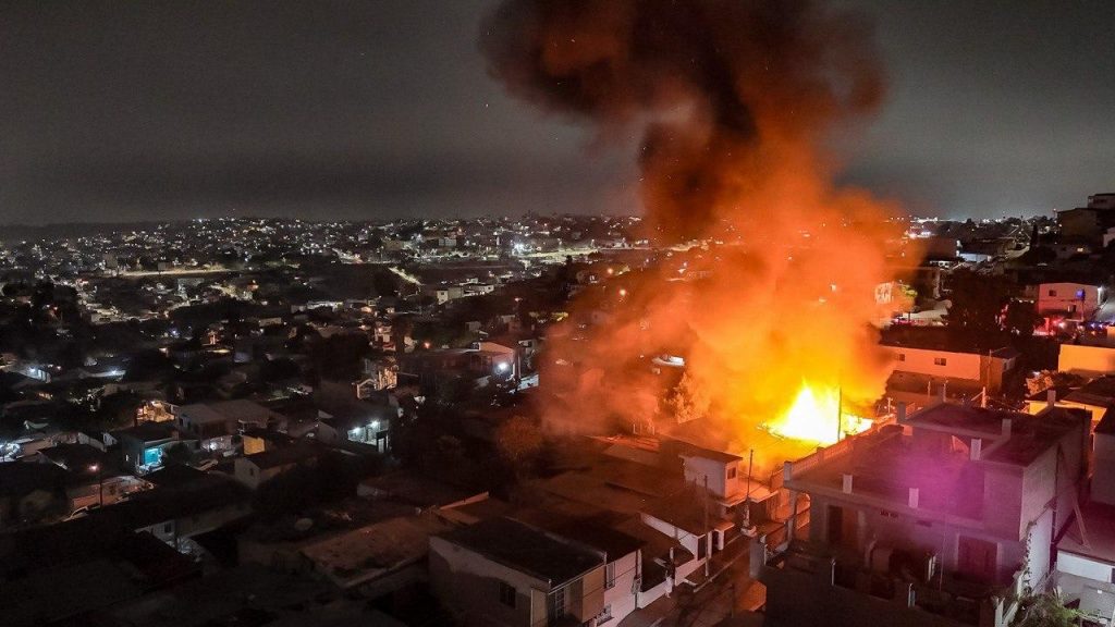 BOMBEROS REQUIRIERON APOYO ADICIONAL.