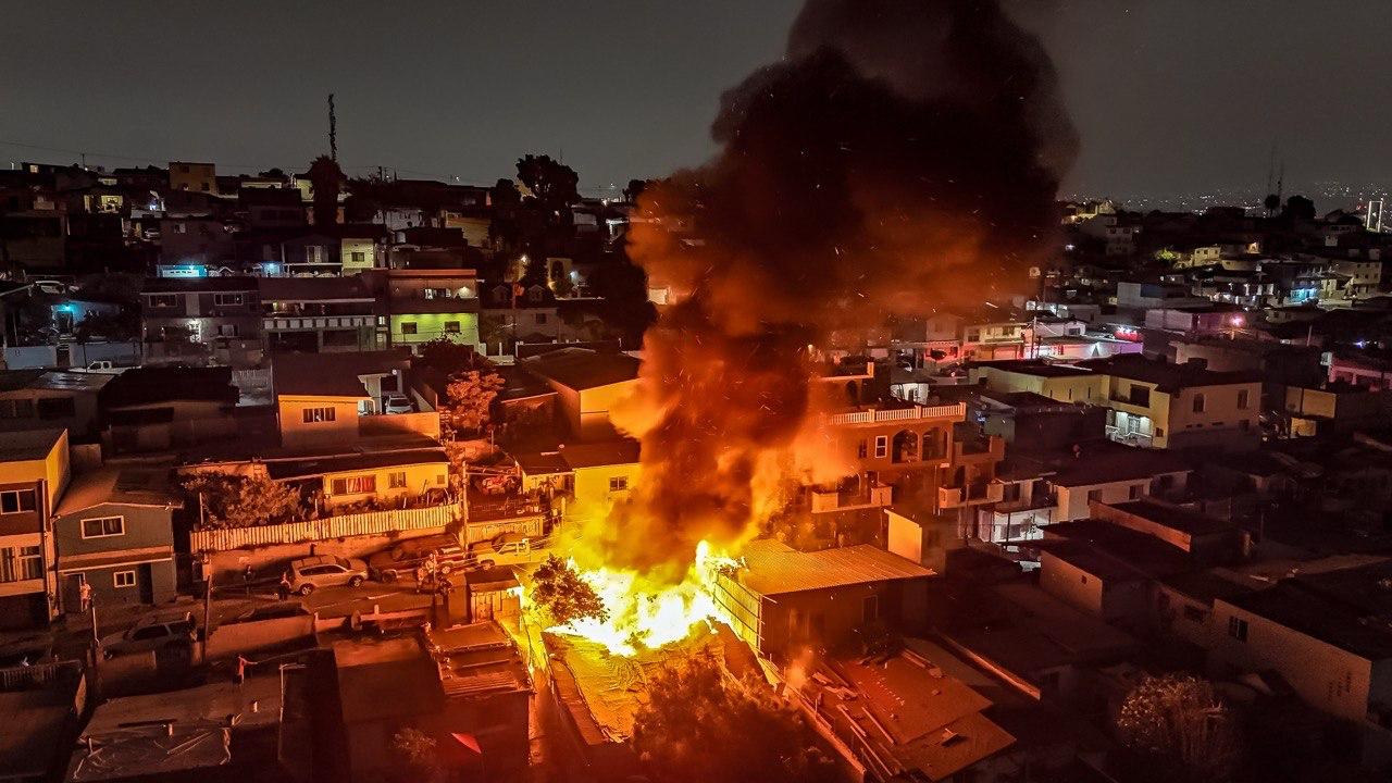 INCENDIO DESTRUYE VIVIENDA DE MADERA EN LA COLONIA POSTAL