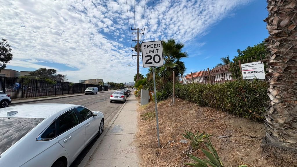 SAN DIEGO REDUCE EL LÍMITE DE 25 A 20 MILLAS POR HORA.