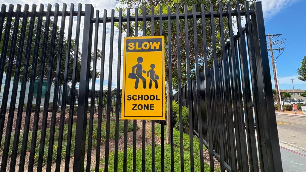 SAN DIEGO REDUCE EL LÍMITE DE 25 A 20 MILLAS POR HORA.