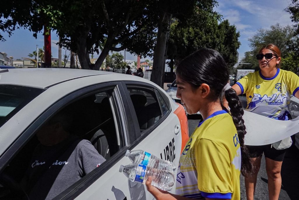 MADRES RECAUDAN FONDOS PARA QUE NIÑAS FUTBOLISTAS COMPITAN EN TORNEO NACIONAL.