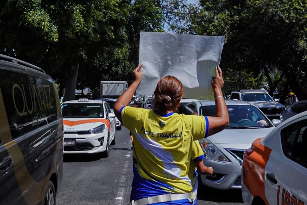 BUSCAN CUBRIR LOS GASTOS DEL VIAJE