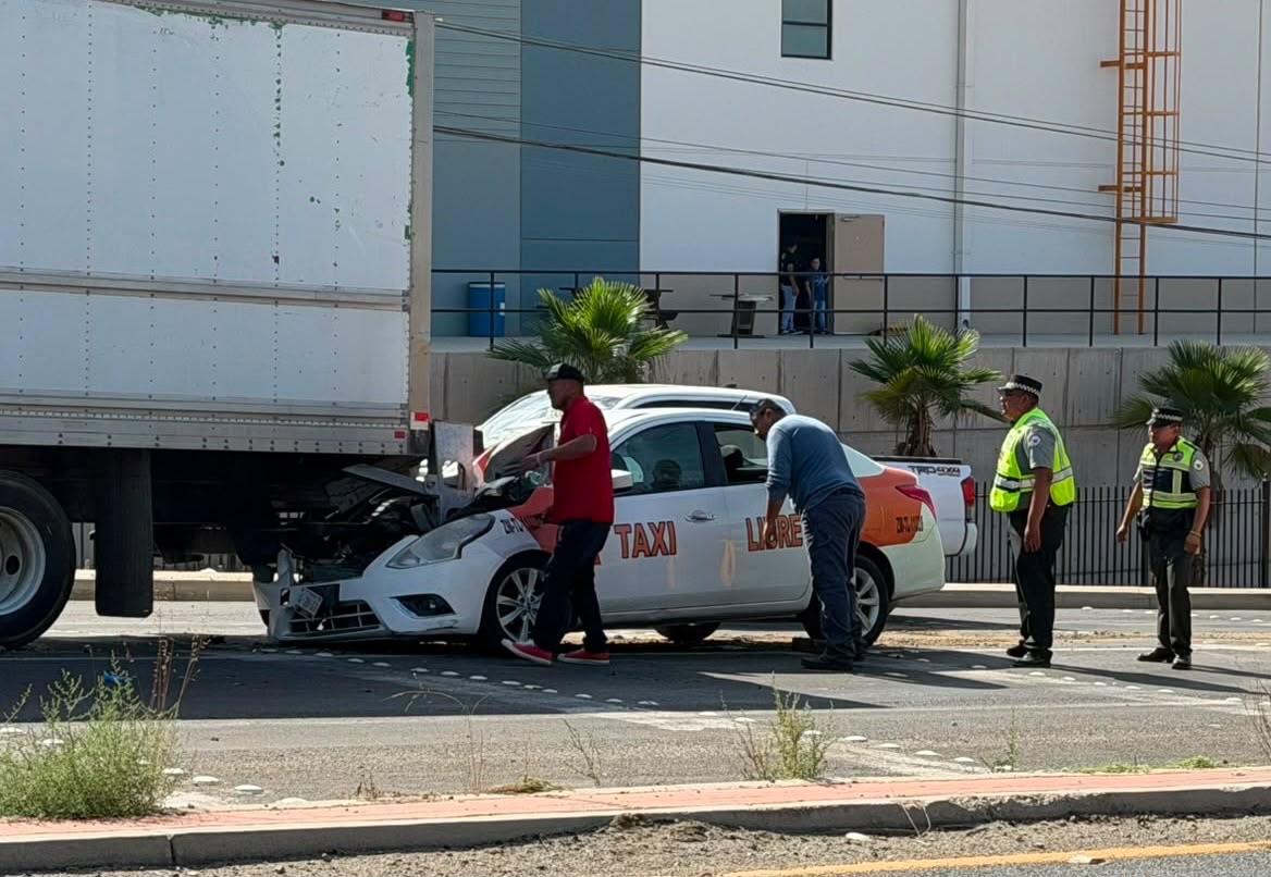 DOS HERIDOS EN CHOQUE ENTRE TAXI Y CAMION