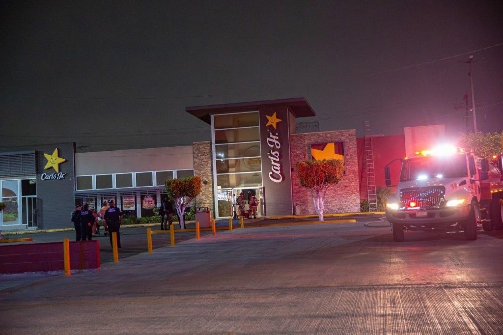 Carl’s Jr. afectado ubicado en Plaza Cedros.