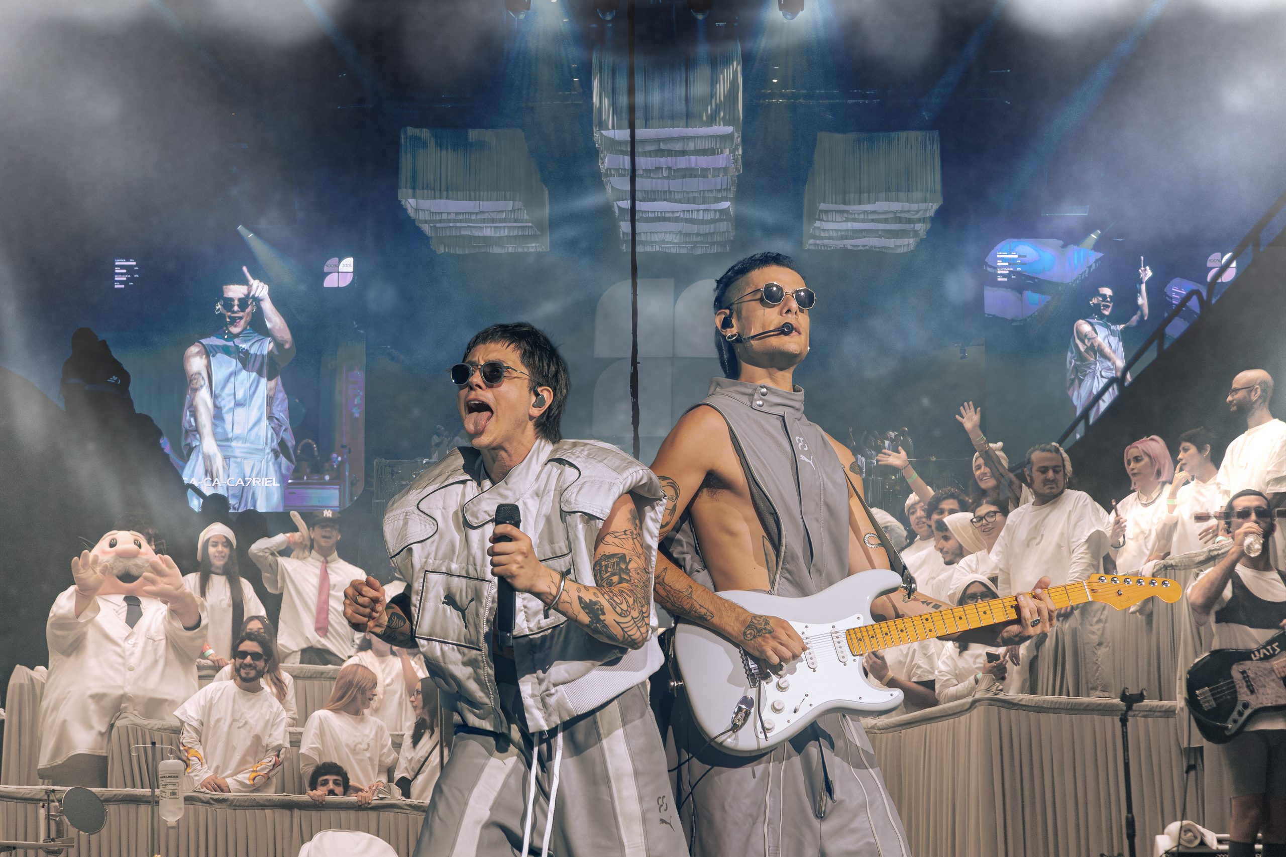 FIESTA DE ESPÍRITUS LIBRES: CA7TRIEL Y PACO AMOROSO TRANSFORMARON AL PALACIO DE LOS DEPORTES EN 12 PASOS