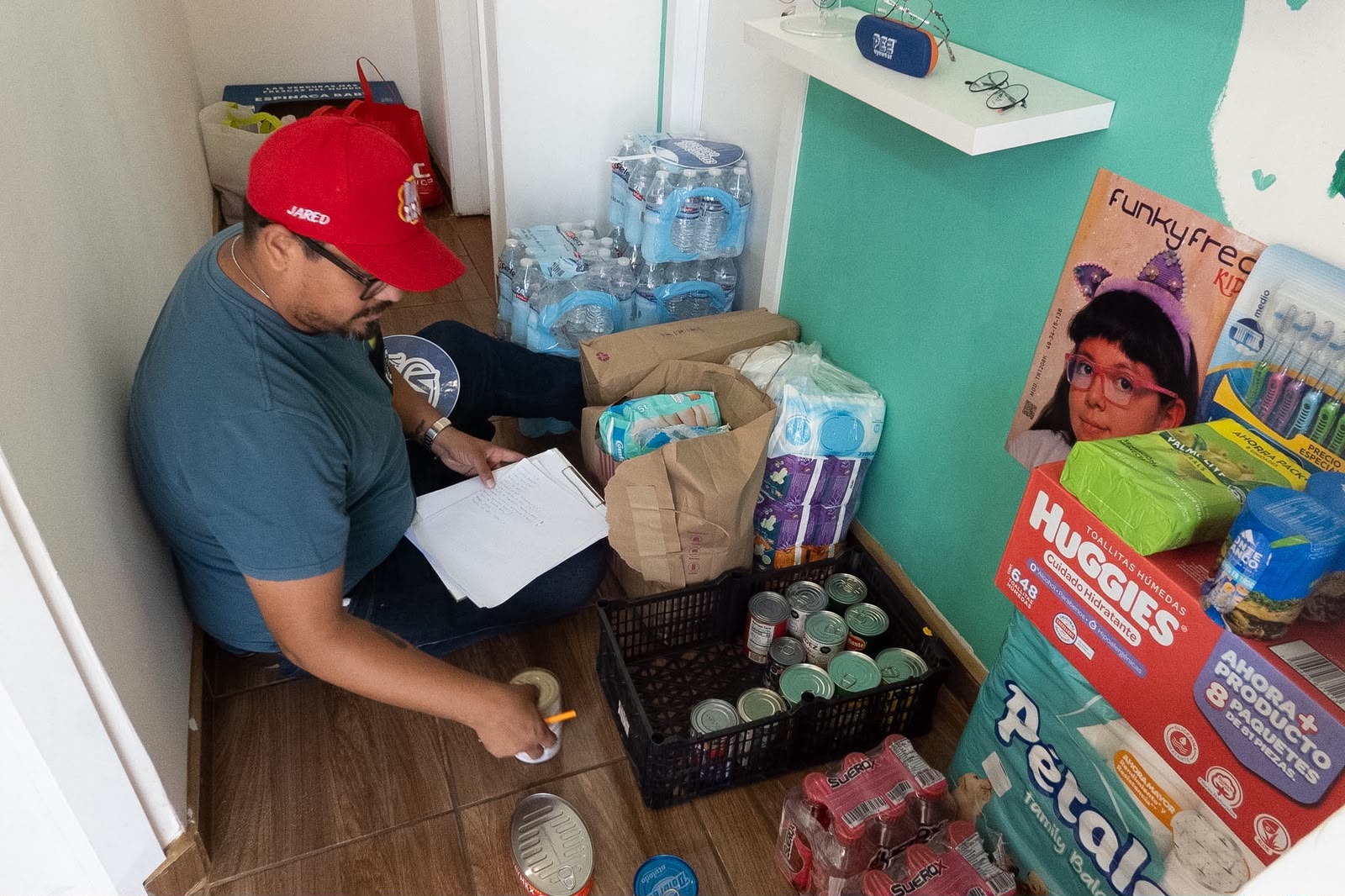 SOLIDARIDAD: ÓPTICA DE TIJUANA SE CONVIERTE EN CENTRO DE ACOPIO PARA APOYAR A COLOMBIA