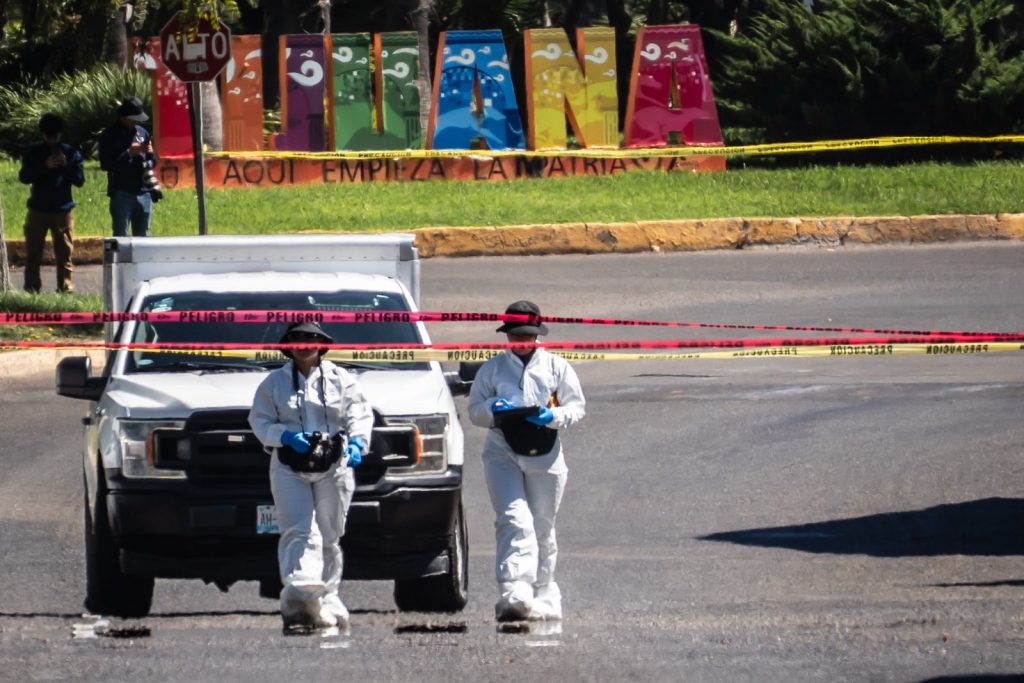 LOCALIZAN A HOMBRE SIN VIDA DENTRO DE VEHÍCULO EN LOMAS DE AGUA CALIENTE