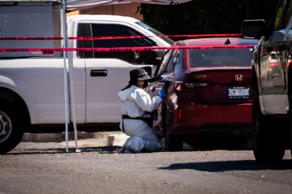 LOCALIZAN A HOMBRE SIN VIDA DENTRO DE VEHÍCULO EN LOMAS DE AGUA CALIENTE