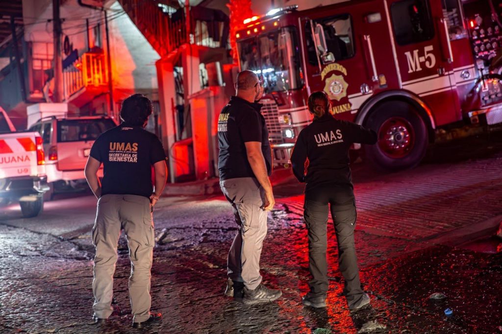 INCENDIO SOFOCADO TRAS UNA HORA DE TRABAJO.
