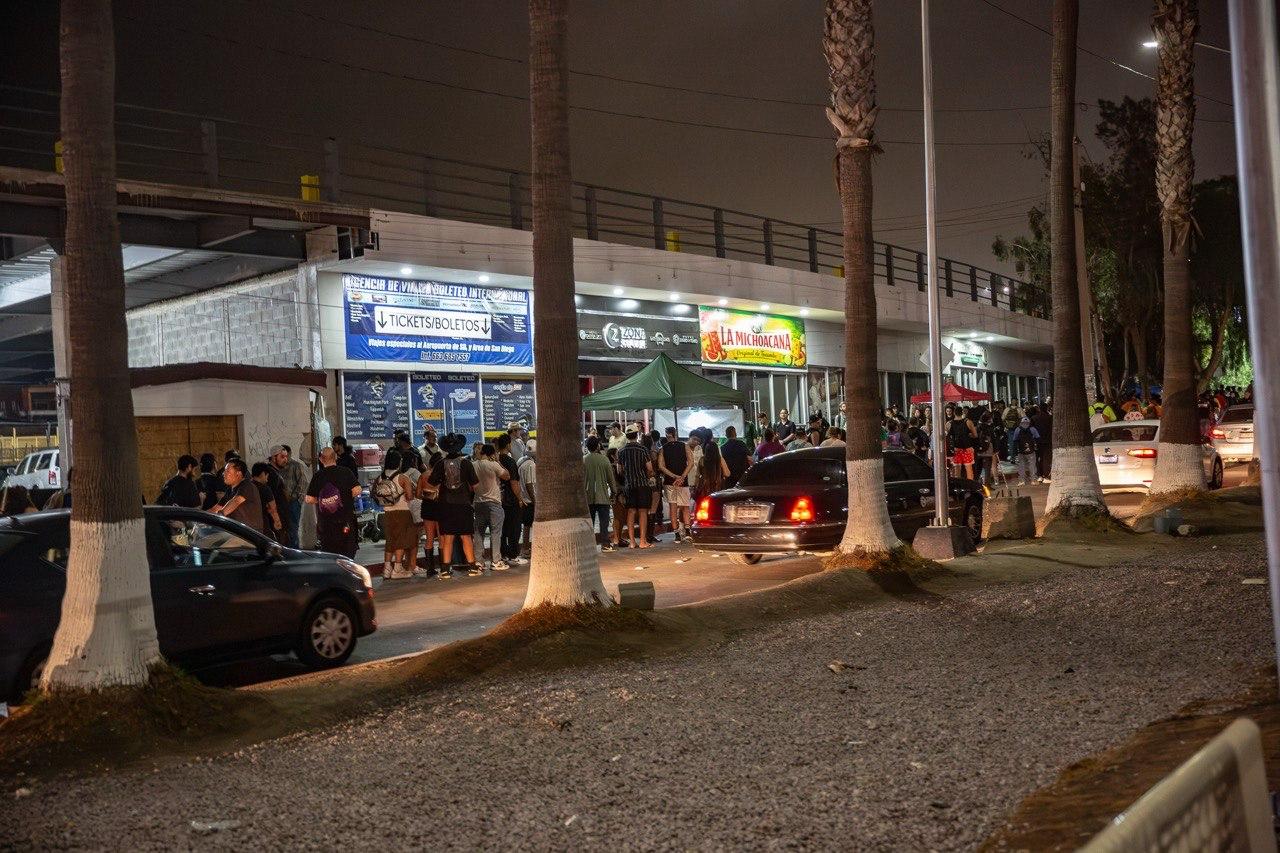 REGISTRAN LARGAS FILAS EN GARITA DE SAN YSIDRO TRAS EL FIN DEL BAJA BEACH FEST