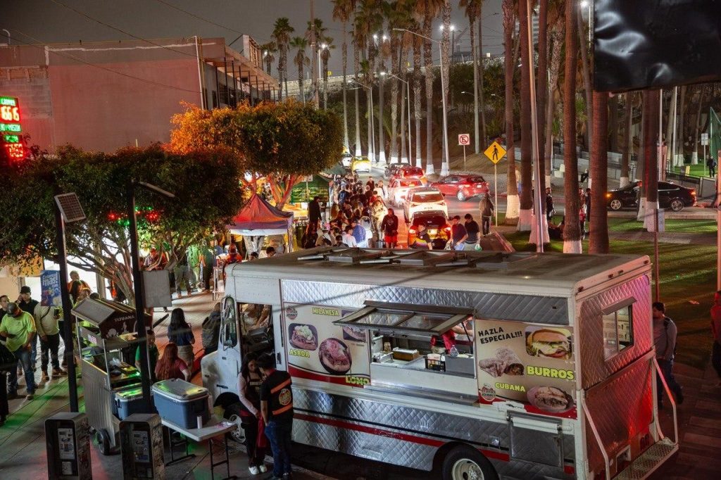 REGISTRAN LARGAS FILAS EN GARITA DE SAN YSIDRO TRAS EL FIN DEL BAJA BEACH FEST.