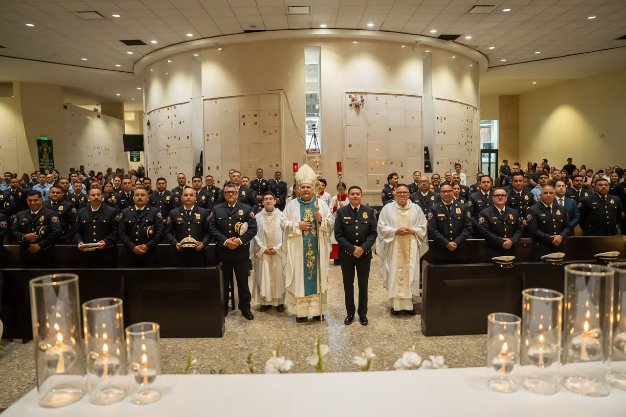 VALIOSO HOMENAJE: DIÓCESIS RECONOCE A BOMBEROS DE TIJUANA POR 104 AÑOS DE SERVICIO A LA COMUNIDAD