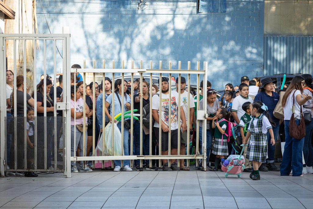 REGRESAN A CLASES MÁS DE 300 MIL ESTUDIANTES EN BAJA CALIFORNIA
