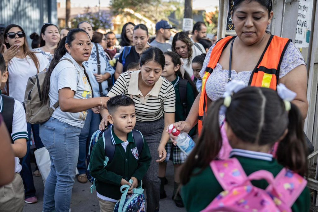 REGRESAN A CLASES MÁS DE 300 MIL ESTUDIANTES EN BAJA CALIFORNIA