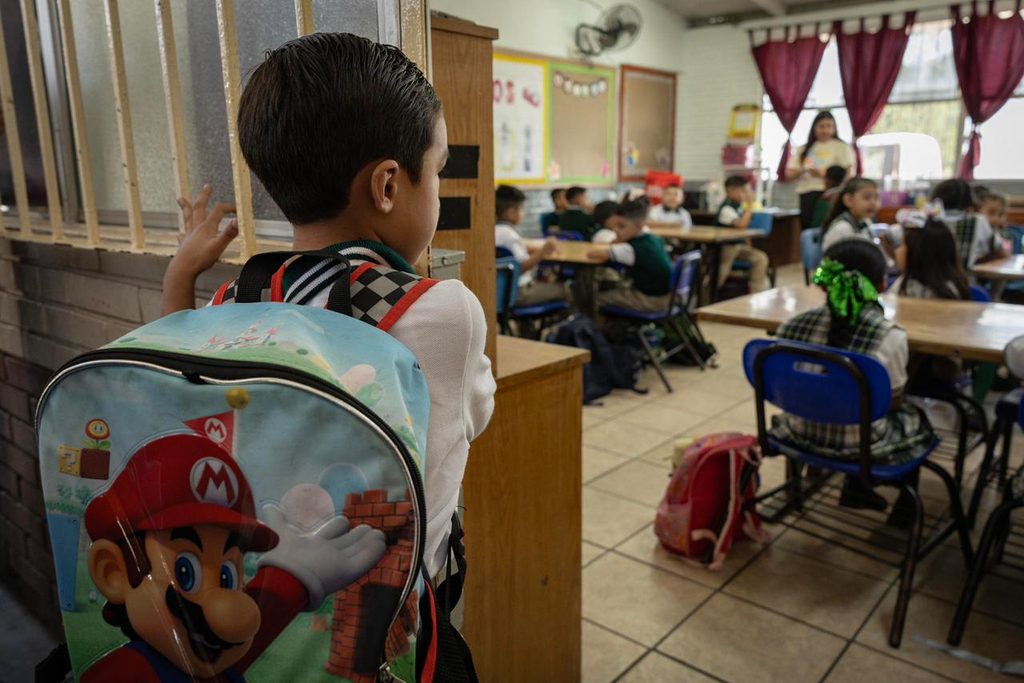 REGRESAN A CLASES MÁS DE 300 MIL ESTUDIANTES EN BAJA CALIFORNIA