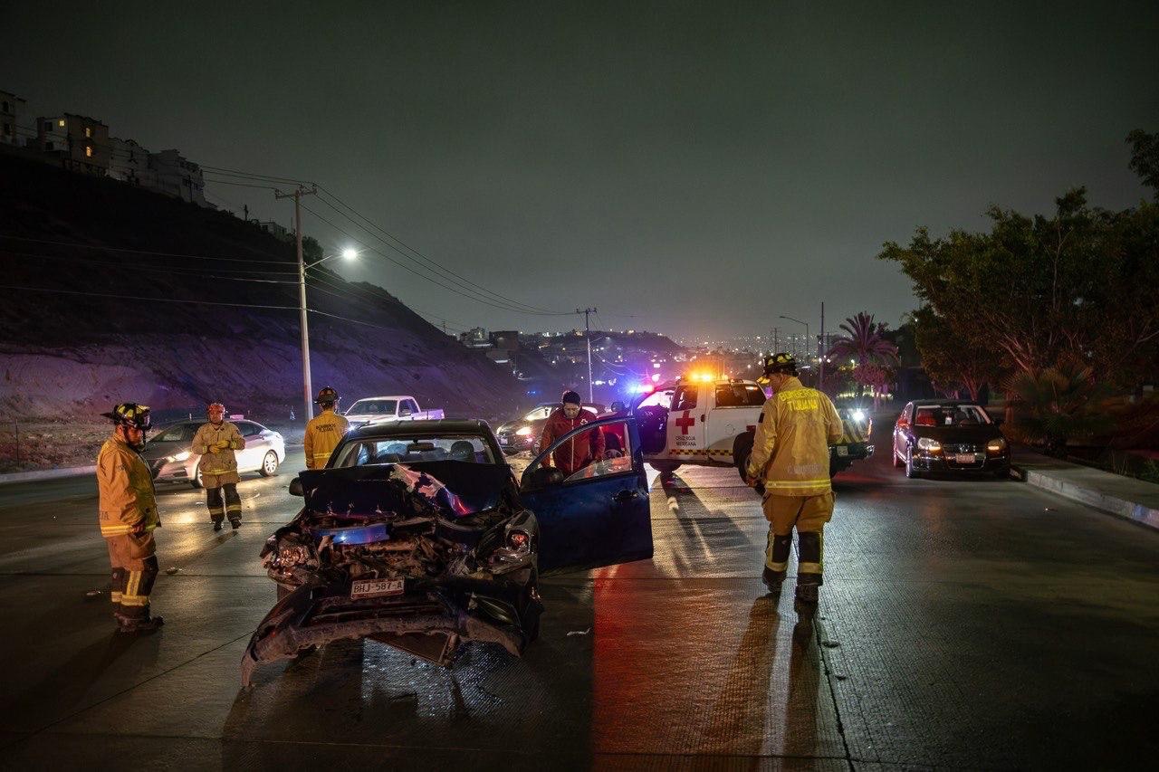 CHOQUE CONTRA REVOLVEDORA DEJA A UN HOMBRE HERIDO
