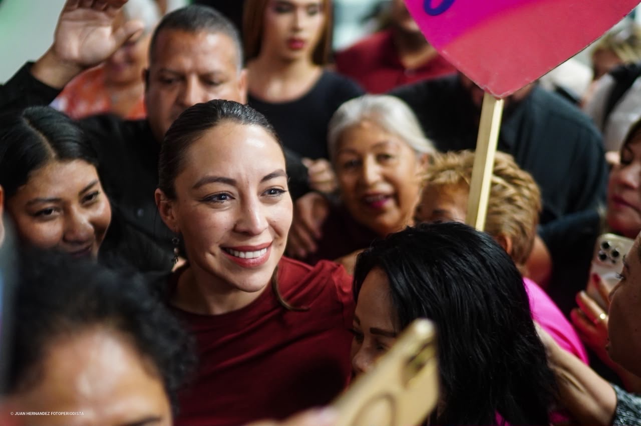 JULIETA RAMÍREZ ES RECIBIDA POR SIMPATIZANTES EN MEXICALI