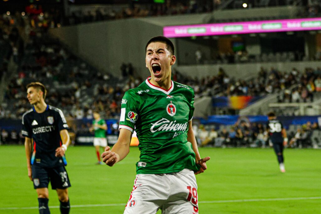Davis Orduño anotando su primer gol como profesional ante San Diego FC en la Baja Cup.