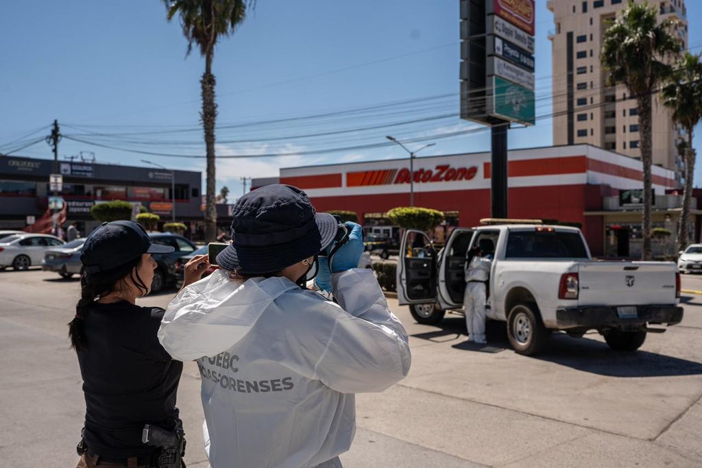 ASESINAN A HOMBRE A UN COSTADO DE PLAZA COMERCIAL EN PLAYAS DE TIJUANA