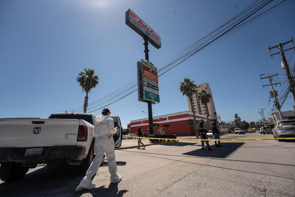 ASESINAN A HOMBRE A UN COSTADO DE PLAZA COMERCIAL EN PLAYAS DE TIJUANA