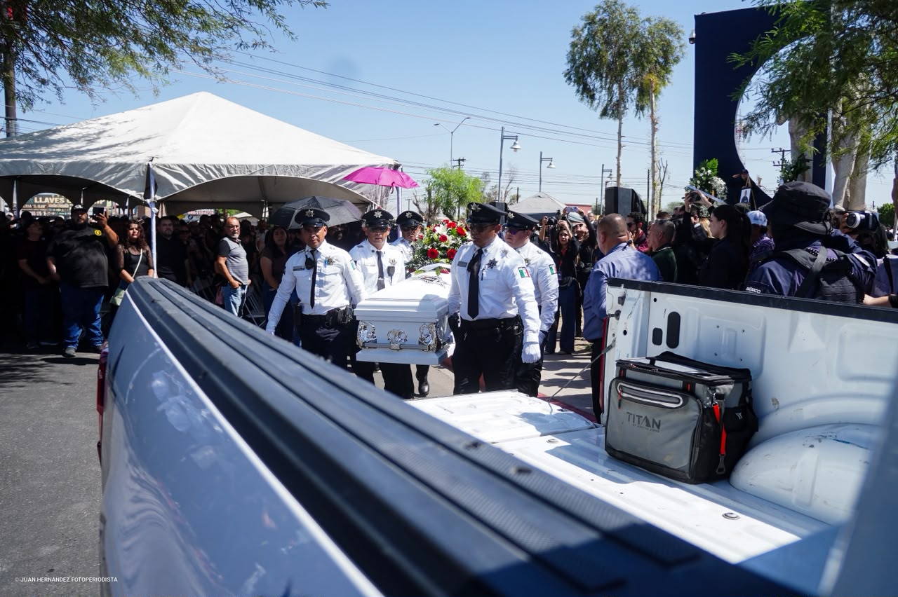 IMPACTANTE DESPEDIDA: RINDEN HOMENAJE A SUBCOMANDANTE ASESINADO EN EL VALLE DE MEXICALI