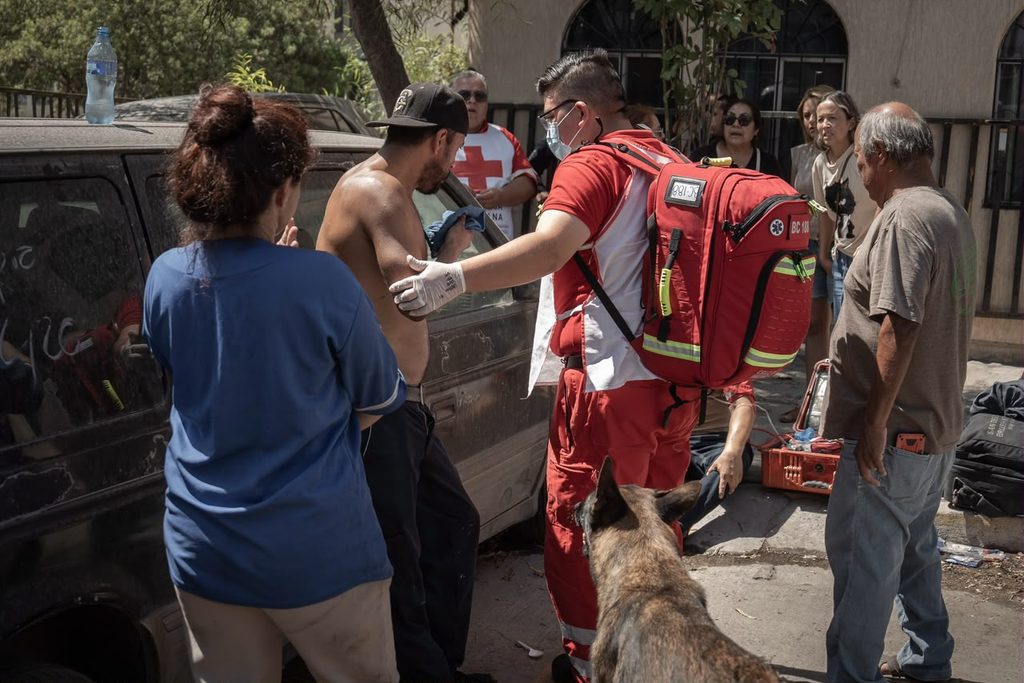 TRES PERSONAS SON ATENDIDAS POR INHALACIÓN DE HUMO EN BAJA MAQ EL ÁGUILA