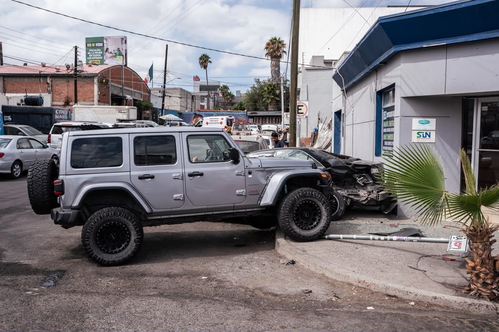 ESTUDIANTE DE XOCHICALCO CHOCA CONTRA DOS VEHÍCULOS EN LA ZONA CENTRO