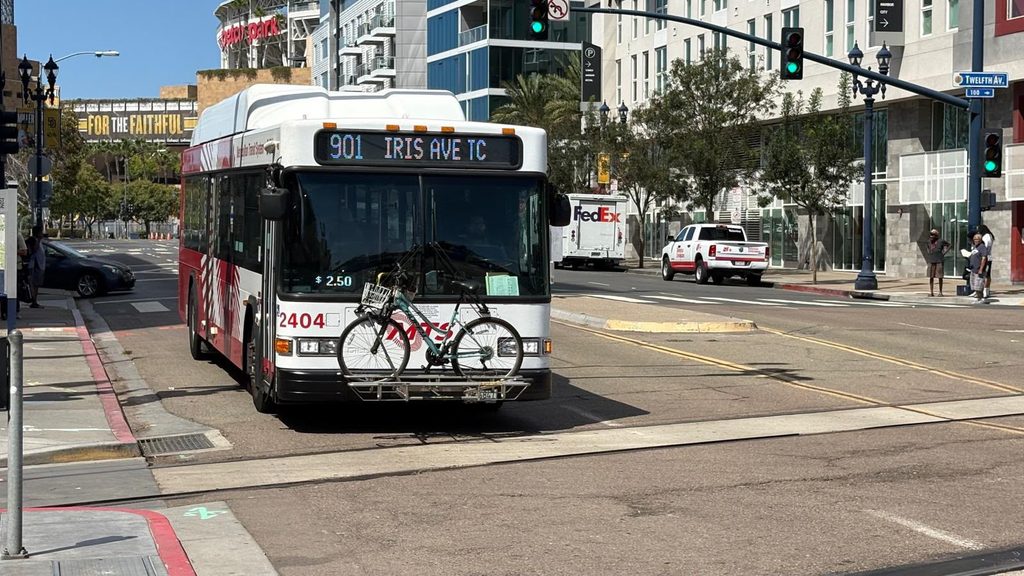 TROLLEY Y AUTOBUSES AUMENTARÁN SUS TARIFAS EN SAN DIEGO A PARTIR DE OCTUBRE.