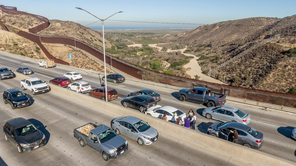 CHOQUE MÚLTIPLE DE 8 VEHÍCULOS COMPLICA LA CIRCULACIÓN EN LA PROLONGACIÓN CALLE SEGUNDA